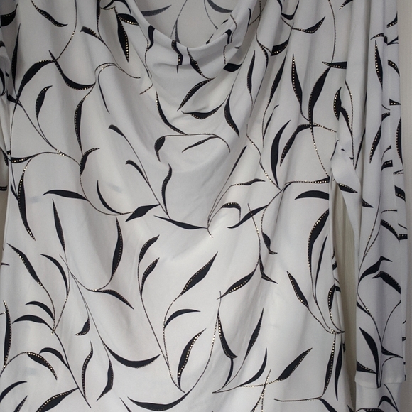 Women top blouse, size M. - Picture 6 of 7